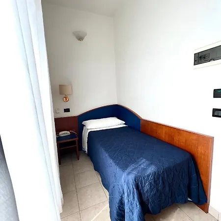 Montecarlo Szálloda Milano Marittima